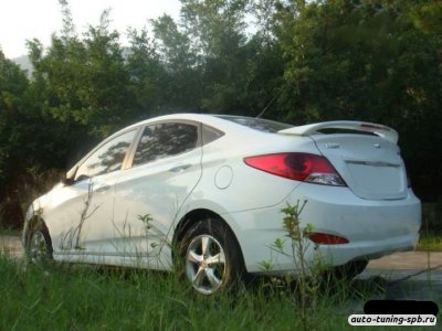 Спойлер со стопом Hyundai Solaris 