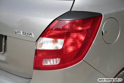 Ресницы на задние фары Škoda Fabia II 