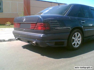 Бампер задний Mercedes-Benz W124 